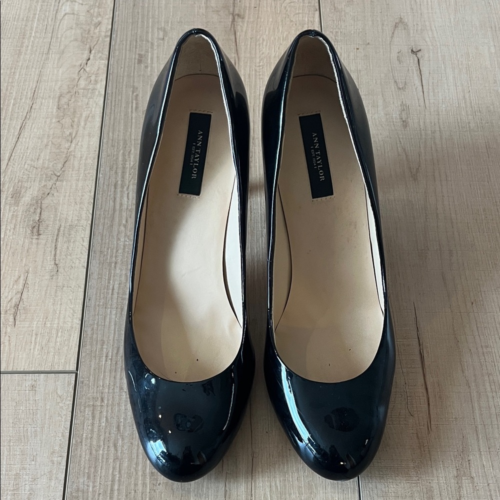 Ann Taylor Black Patent Round-Toe Pumps - Picture 1 of 5
